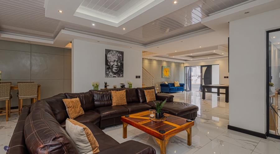 5 Bedroom Property for Sale in Calypso Beach Western Cape